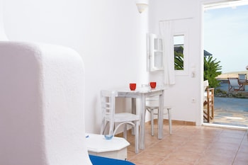 yakinthos residence