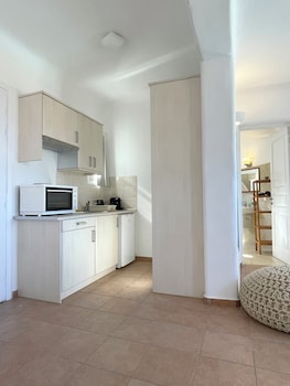 yakinthos residence