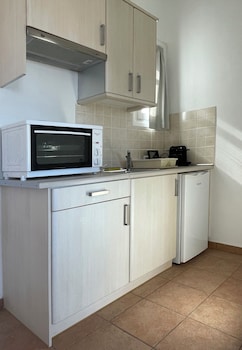yakinthos residence