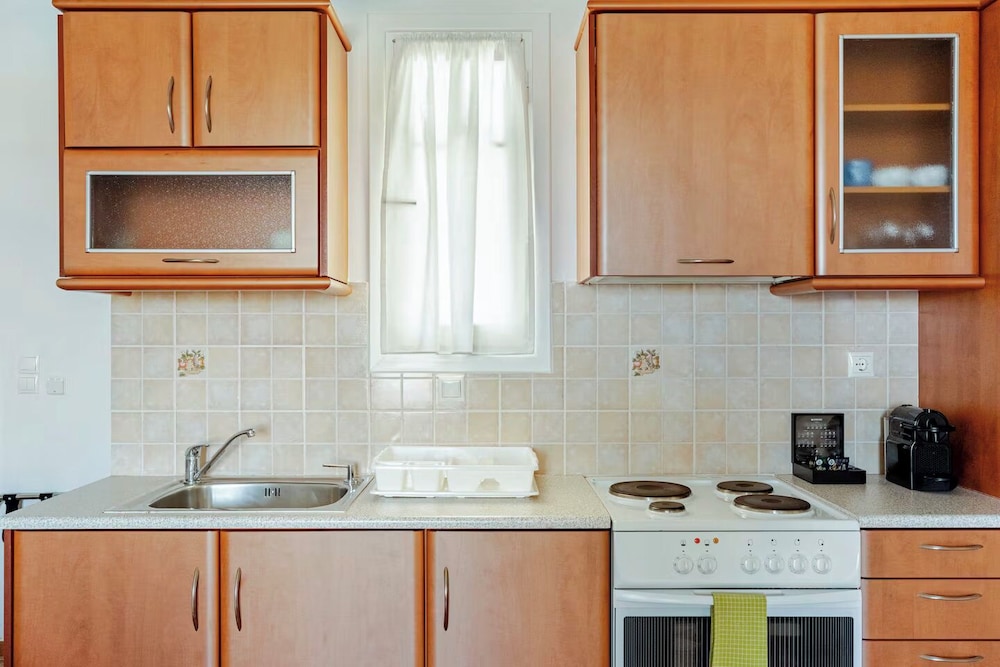 yakinthos residence