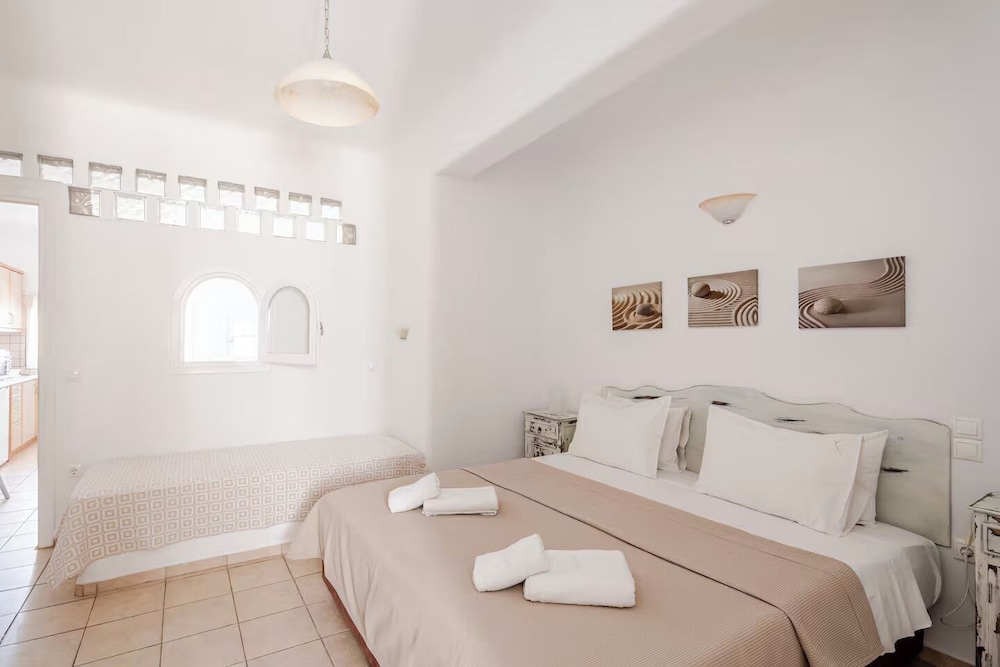 yakinthos residence