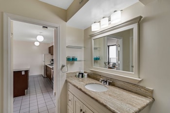 waikiki banyan 28th floor ocean view condo free parking and wifi by redawning