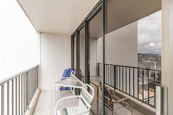 waikiki banyan 28th floor ocean view condo free parking and wifi by redawning