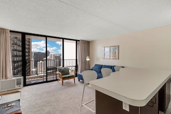 waikiki banyan 28th floor ocean view condo free parking and wifi by redawning