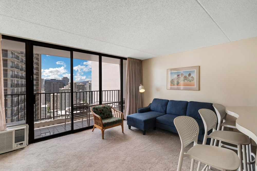 waikiki banyan 28th floor ocean view condo free parking and wifi by redawning