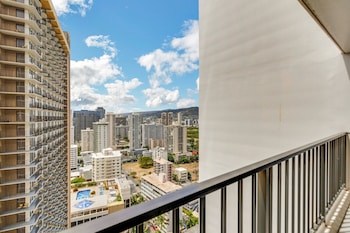 waikiki banyan 28th floor ocean view condo free parking and wifi by redawning