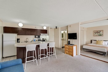 waikiki banyan 28th floor ocean view condo free parking and wifi by redawning