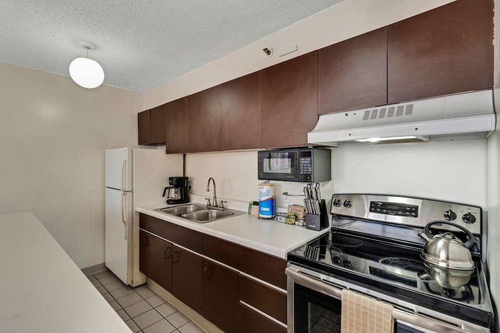 waikiki banyan 28th floor ocean view condo free parking and wifi by redawning
