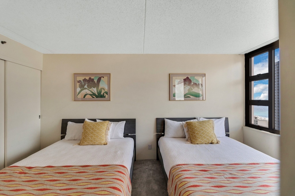 waikiki banyan 28th floor ocean view condo free parking and wifi by redawning