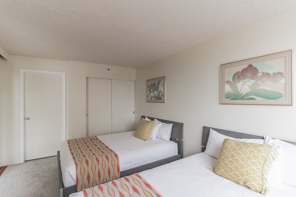 waikiki banyan 28th floor ocean view condo free parking and wifi by redawning