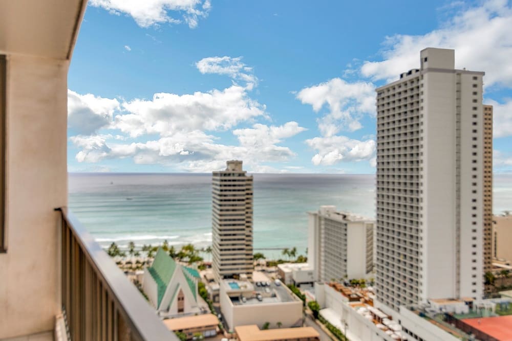 waikiki banyan 28th floor ocean view condo free parking and wifi by redawning
