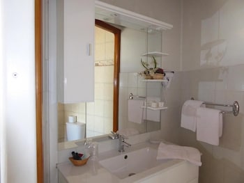 Hotel-Restaurant Les Chenets,Rue Du Four,1 star