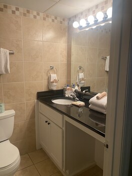 river place 9 2 br condo