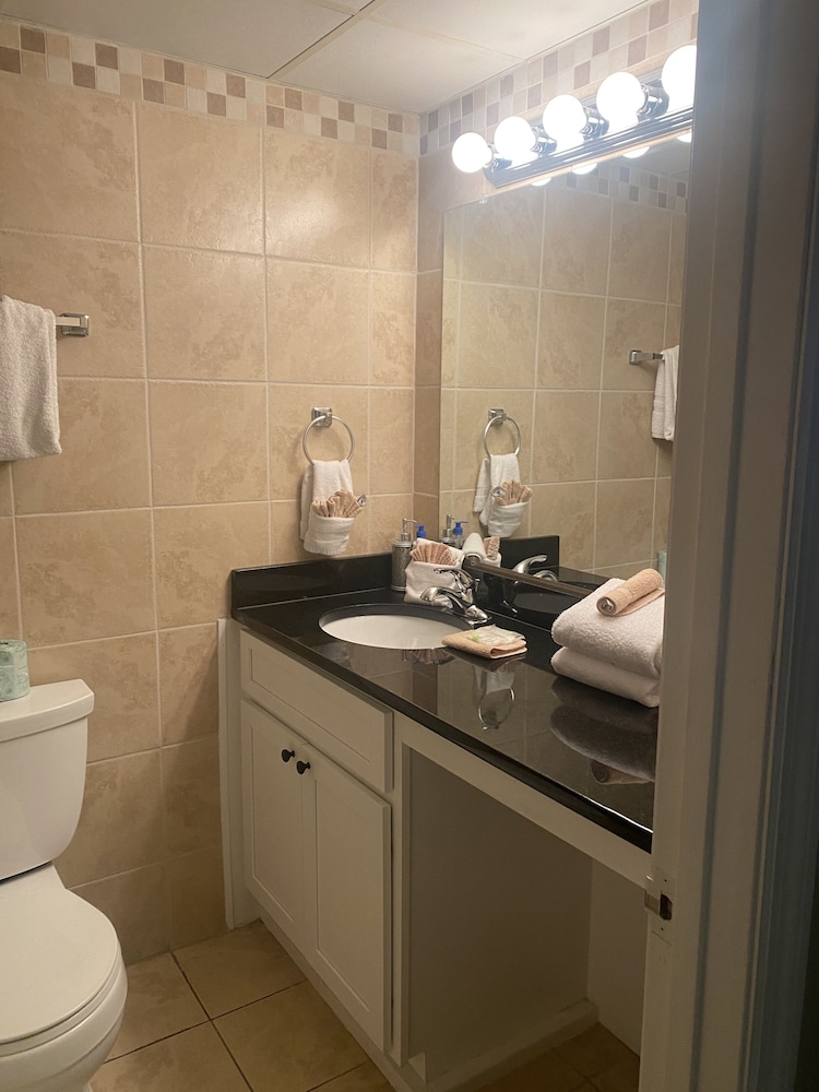 river place 9 2 br condo