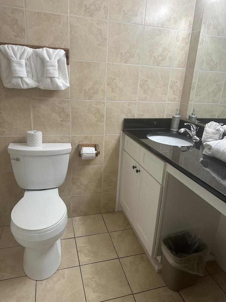 river place 9 2 br condo