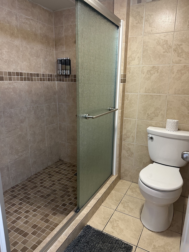 river place 9 2 br condo