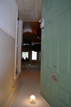 river place 9 2 br condo