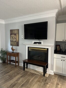 river place 9 2 br condo