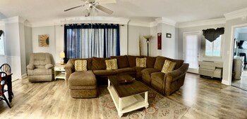 river place 9 2 br condo