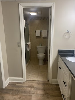 river place 9 2 br condo