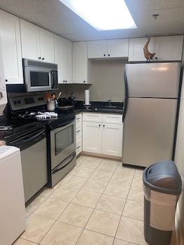 river place 9 2 br condo