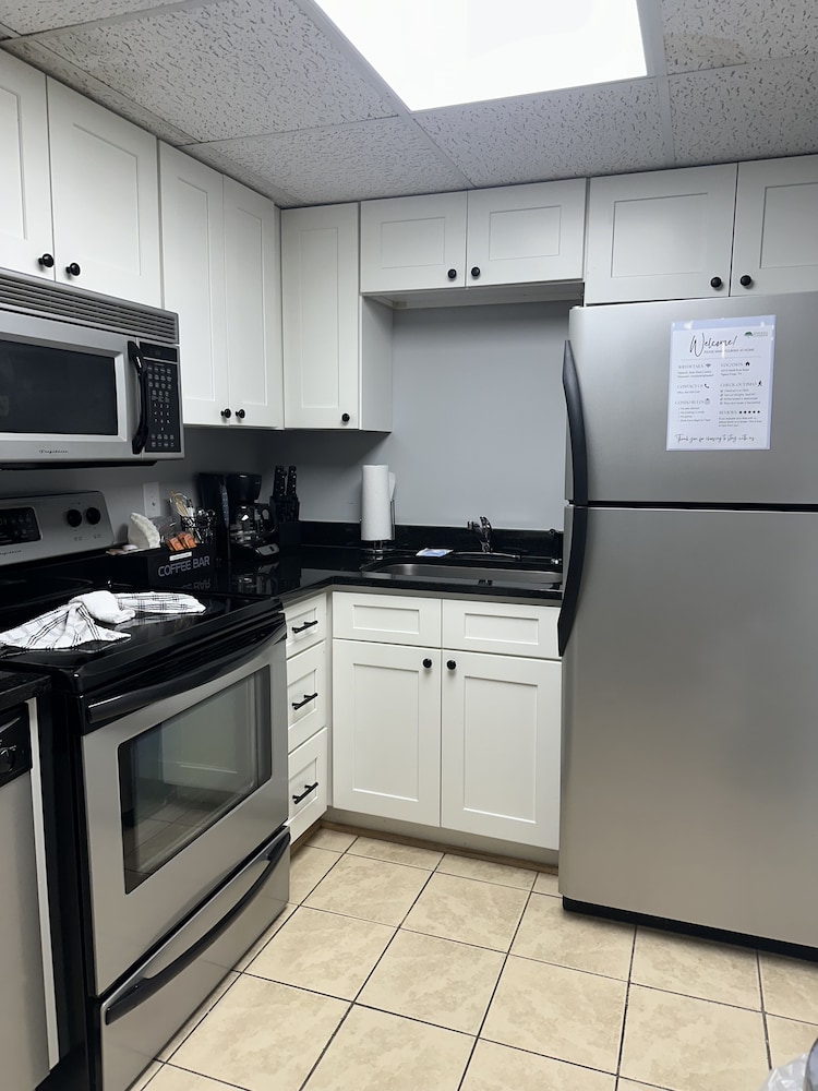 river place 9 2 br condo