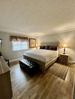 river place 9 2 br condo