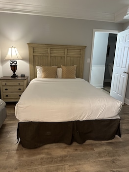 river place 9 2 br condo