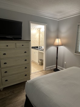 river place 9 2 br condo