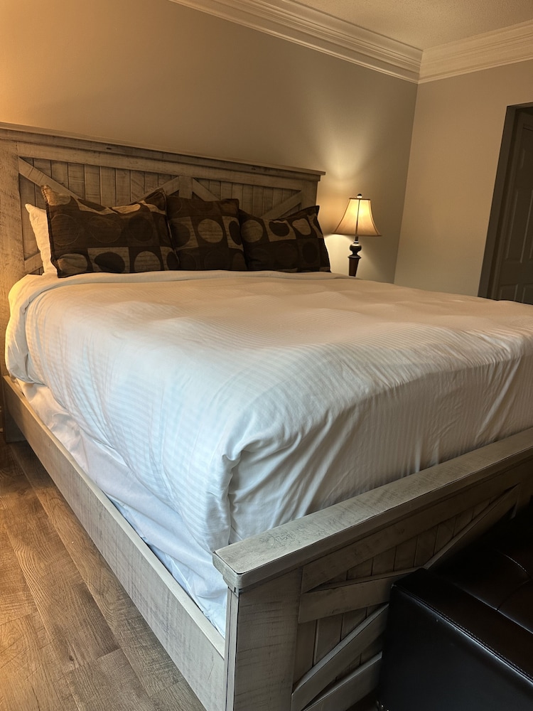 river place 9 2 br condo