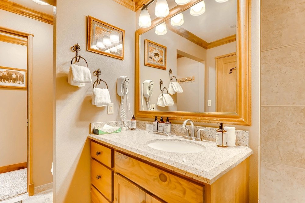 black bear 8032 1 br condo