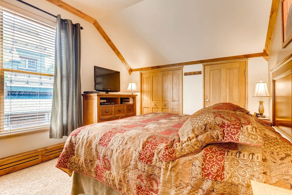 black bear 8032 1 br condo