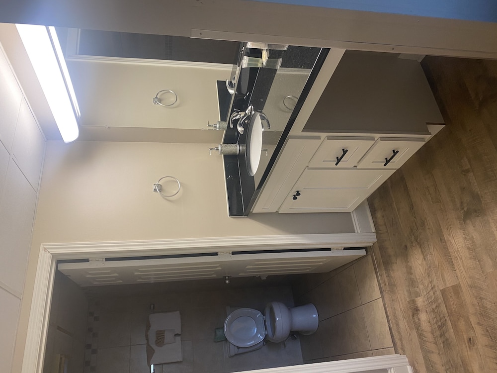 newly renovated 102 2bd condo with riverview balcony by redawning