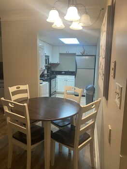 newly renovated 102 2bd condo with riverview balcony by redawning