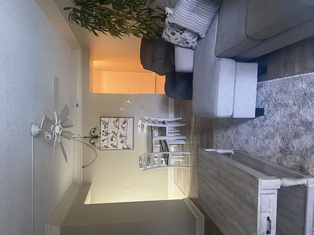 newly renovated 102 2bd condo with riverview balcony by redawning