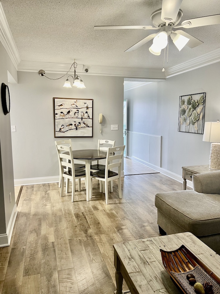 newly renovated 102 2bd condo with riverview balcony by redawning