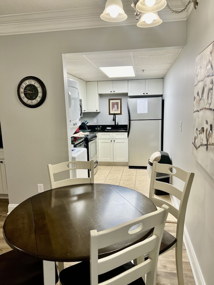 newly renovated 102 2bd condo with riverview balcony by redawning