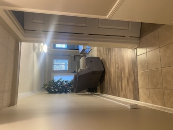 newly renovated 102 2bd condo with riverview balcony by redawning
