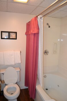 river place 8 2 br condo