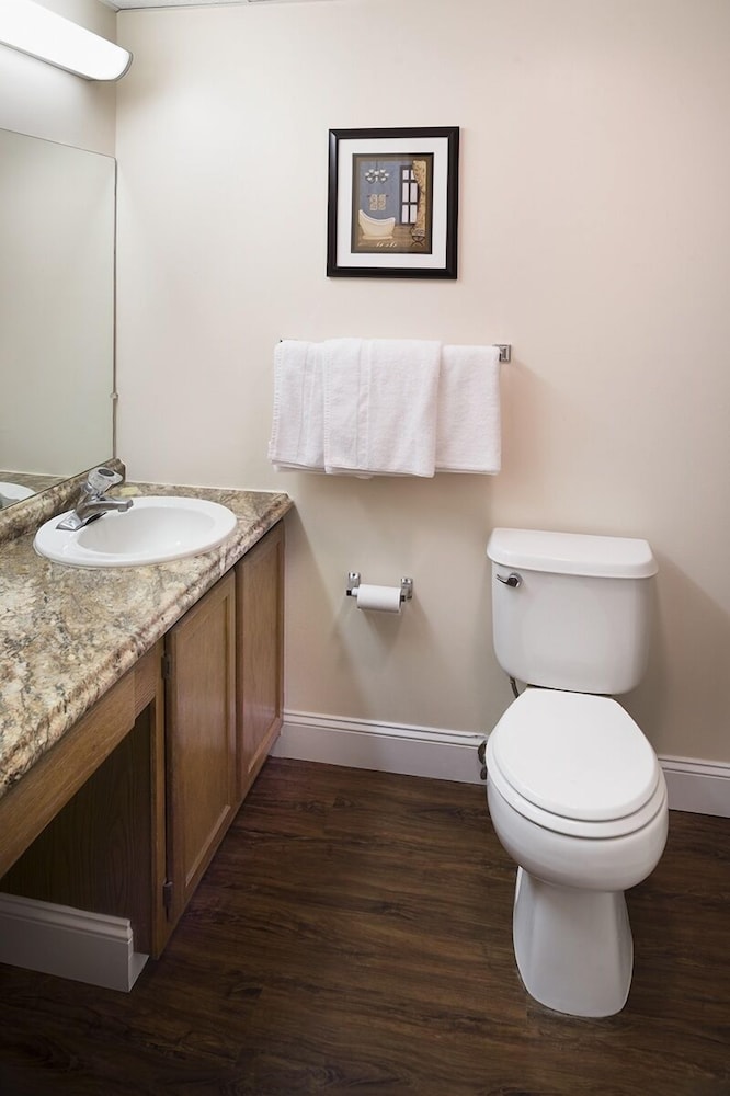 river place 8 2 br condo