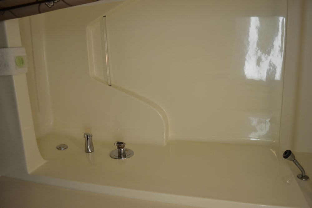 river place 8 2 br condo