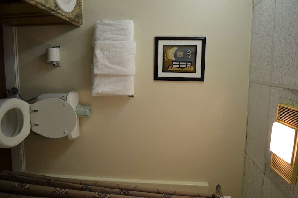 river place 8 2 br condo