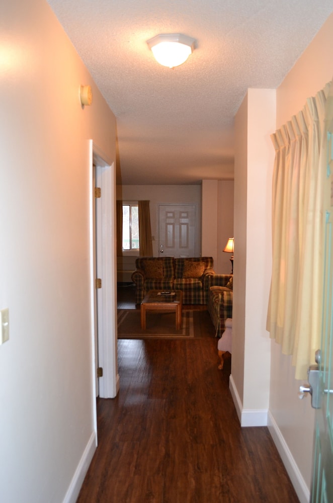 river place 8 2 br condo