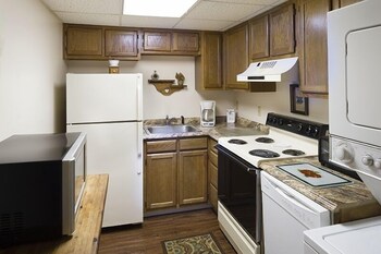 river place 8 2 br condo