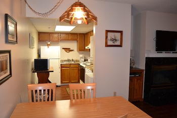 river place 8 2 br condo