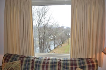 river place 8 2 br condo