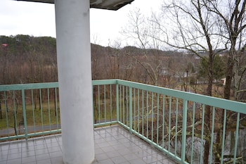 river place 8 2 br condo