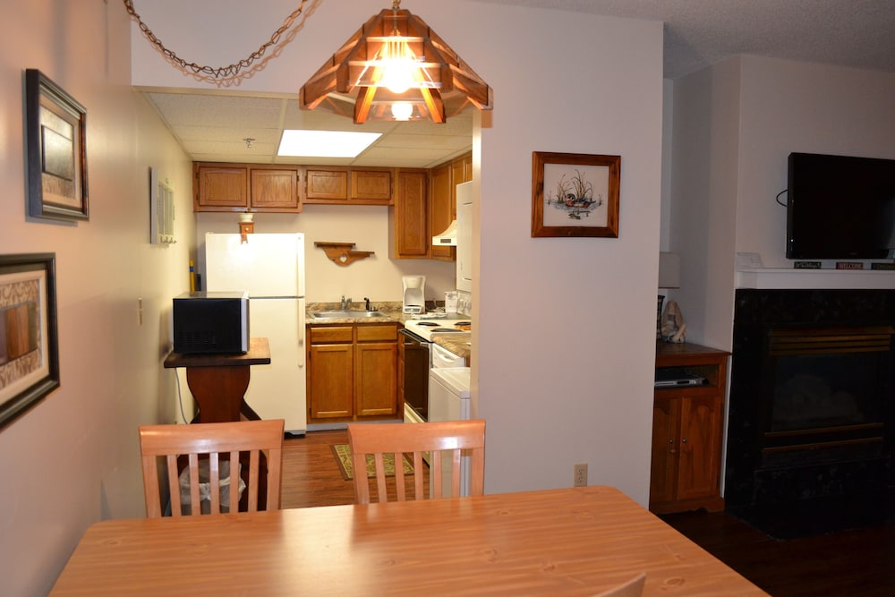 river place 8 2 br condo