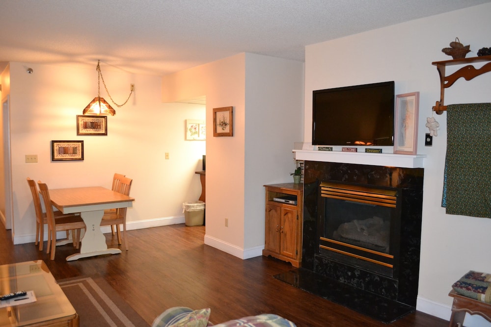 river place 8 2 br condo