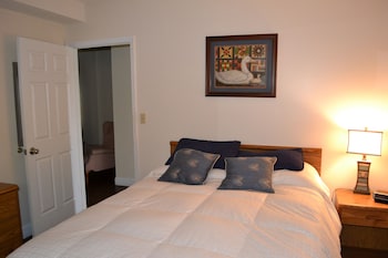 river place 8 2 br condo